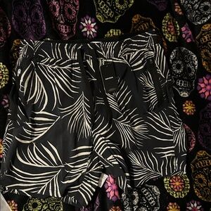 7” Black and Tan Leaf Print Swim Trunks